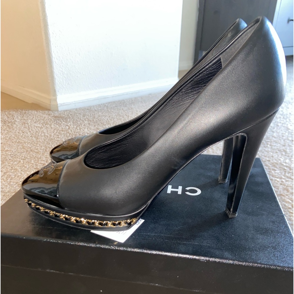 AUTHENTIC Chanel Black pumps size 39